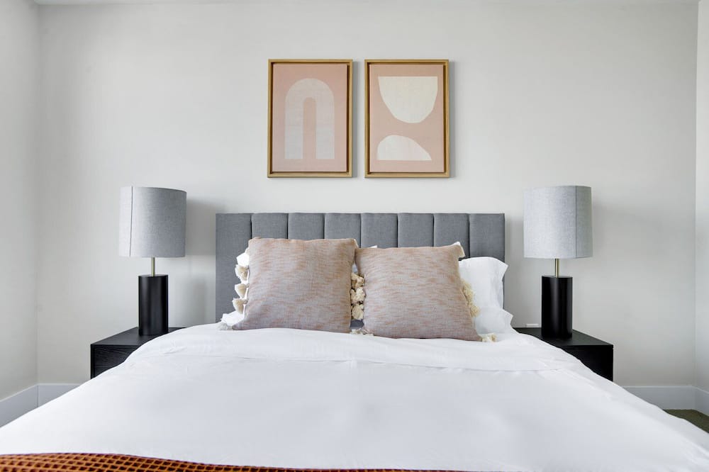 Photo of Bedroom in Hale