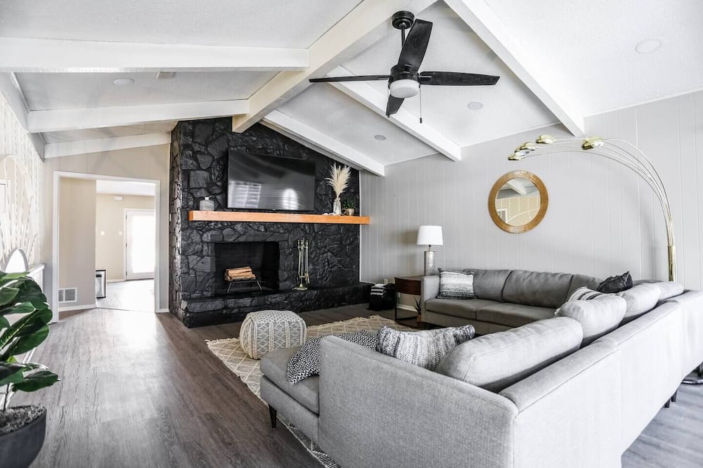 Photo of Livingroom in Ransom Canyon