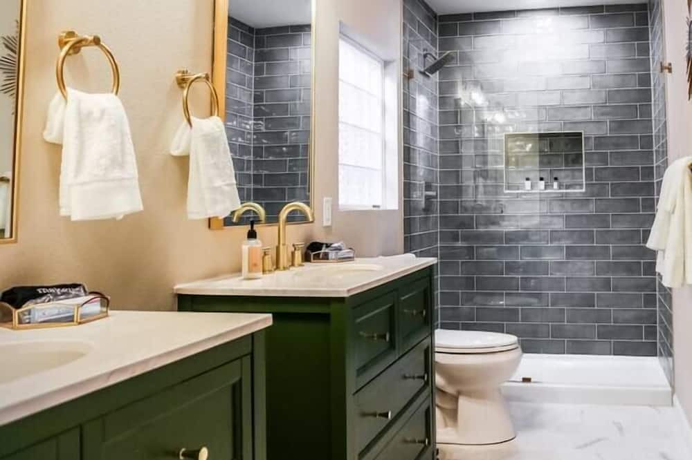 Photo of Bathroom in Ransom Canyon