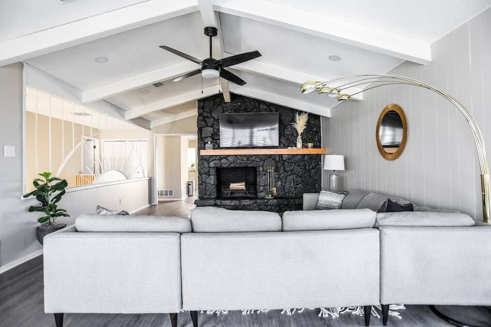 Photo of Livingroom in Ransom Canyon