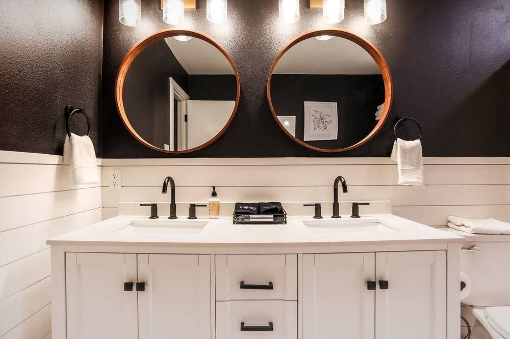 Photo of Bathroom in Ransom Canyon