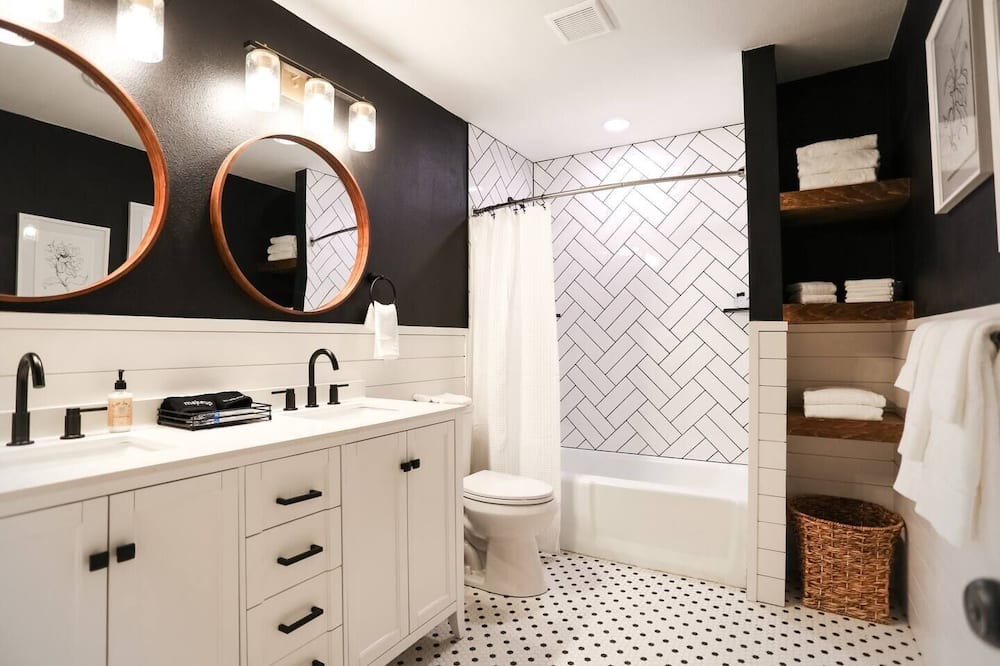 Photo of Bathroom in Ransom Canyon
