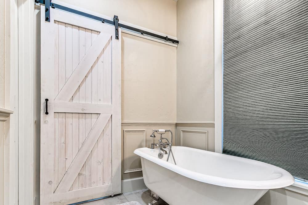 Photo of Bathroom in Eufaula