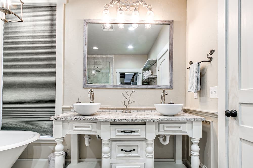 Photo of Bathroom in Eufaula