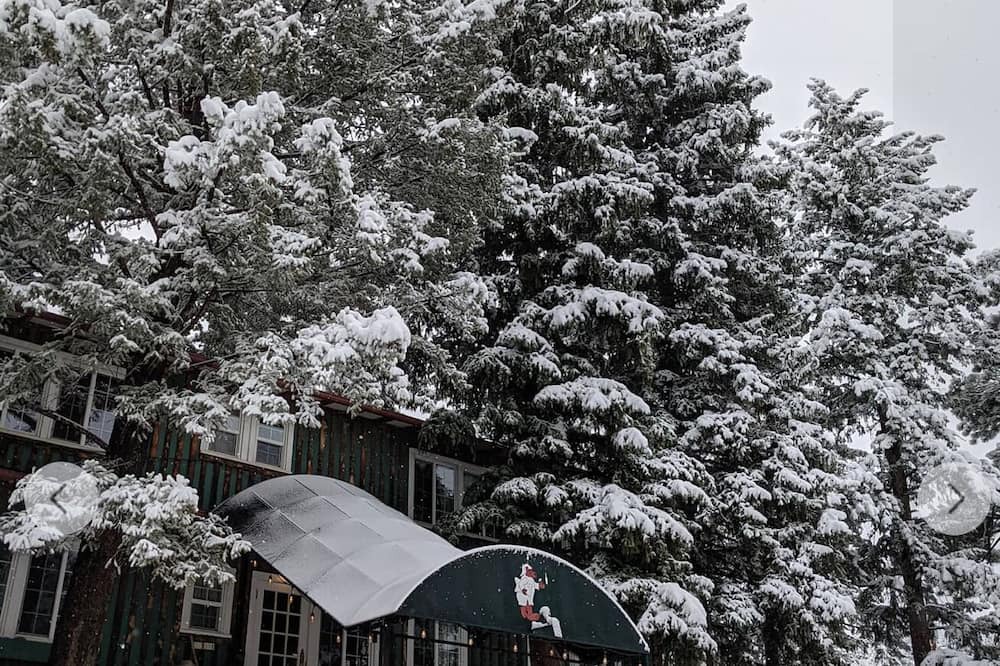 Photo of Outdoor in Evergreen Meadows
