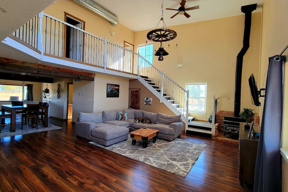 Photo of Livingroom in Crowley County