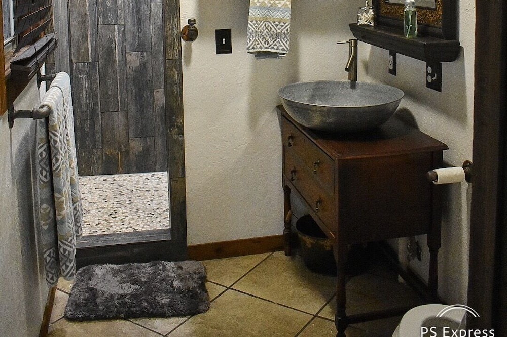Photo of Bathroom in Forestburg