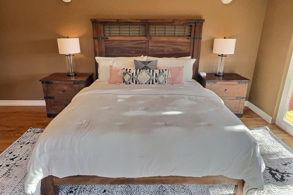 Photo of Bedroom in Evergreen Meadows