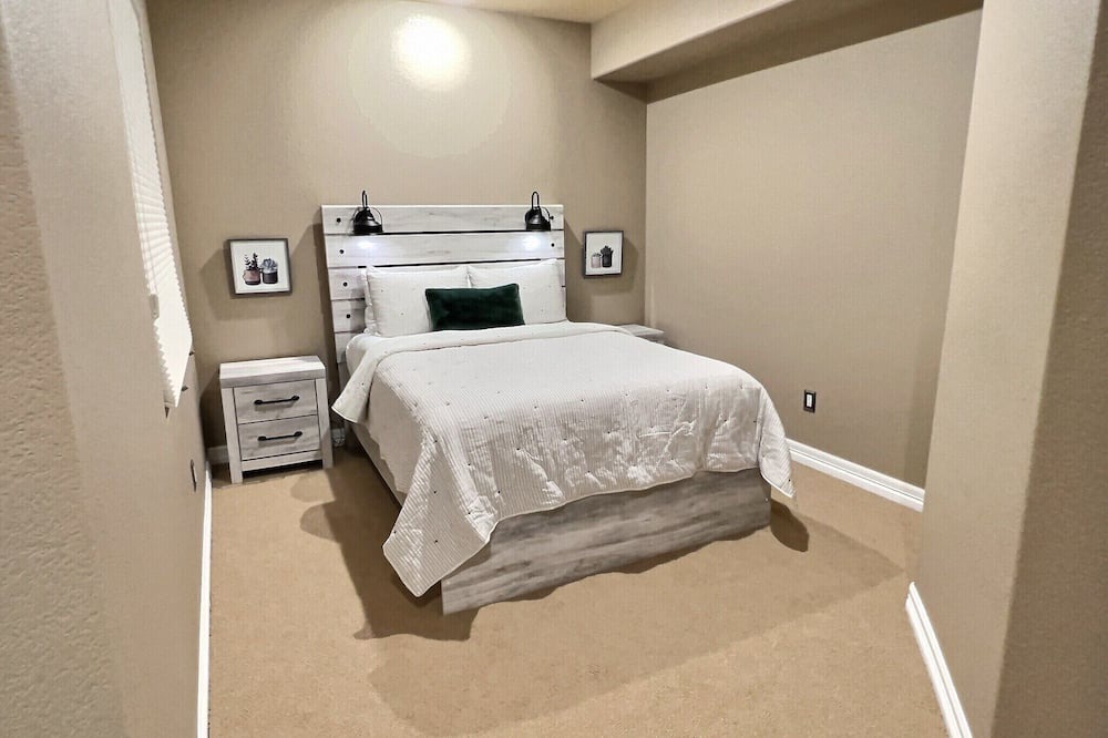 Photo of Bedroom in Evergreen Meadows