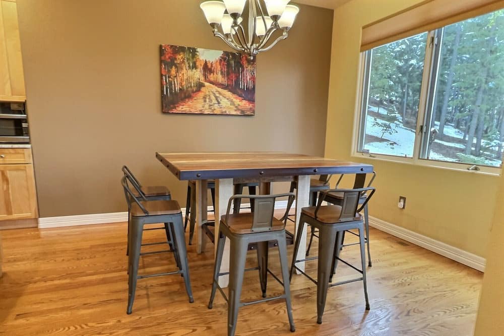 Photo of Kitchen in Evergreen Meadows