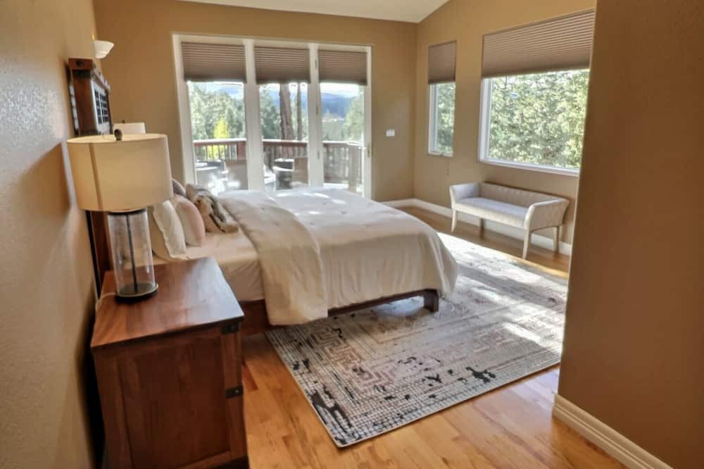 Photo of Bedroom in Evergreen Meadows