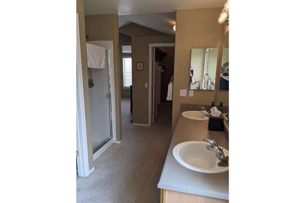 Photo of Bathroom in Cottonwood