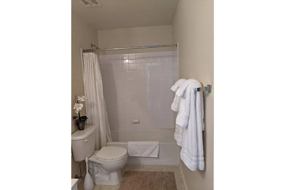 Photo of Bathroom in Cottonwood