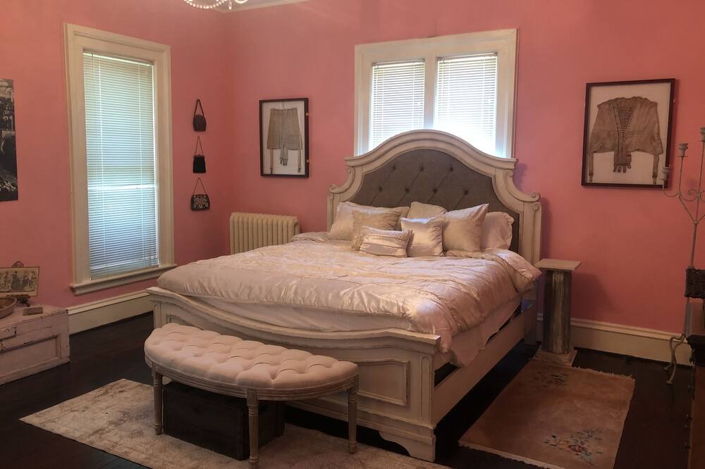 Photo of Bedroom in Leavenworth
