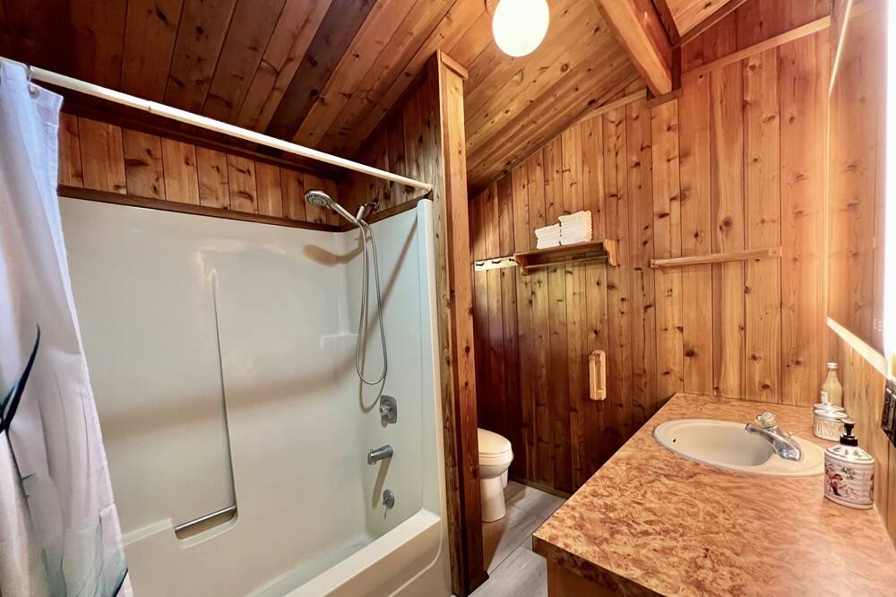 Photo of Bathroom in Randle
