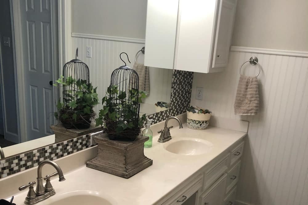 Photo of Bathroom in Ransom Canyon