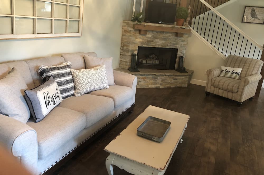 Photo of Livingroom in Ransom Canyon