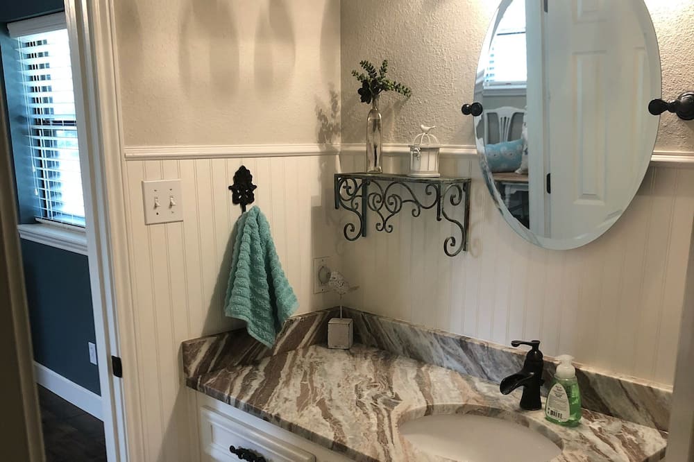 Photo of Bathroom in Ransom Canyon