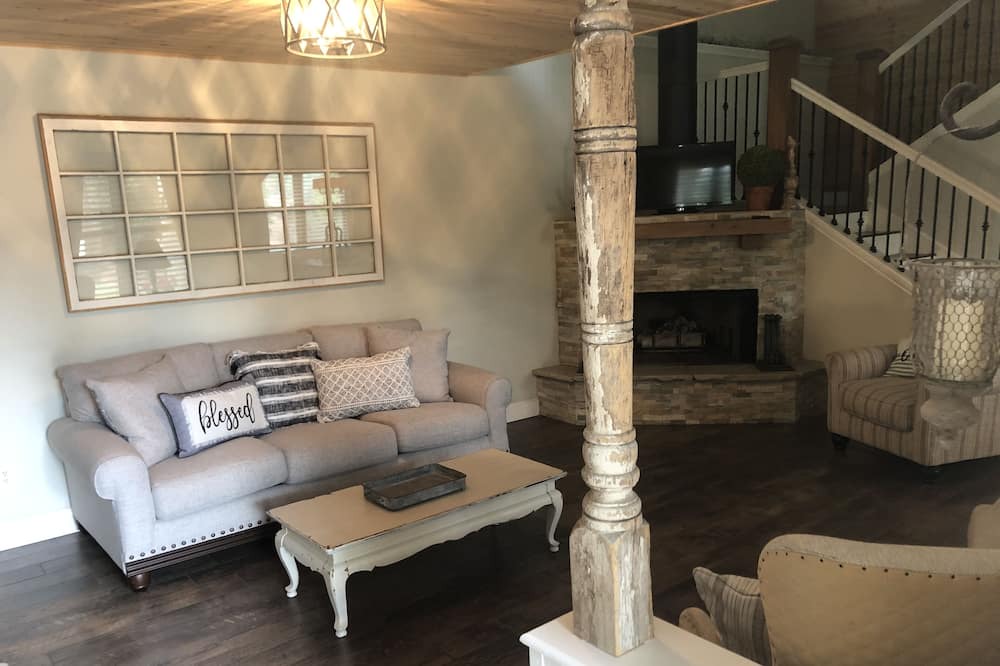 Photo of Livingroom in Ransom Canyon