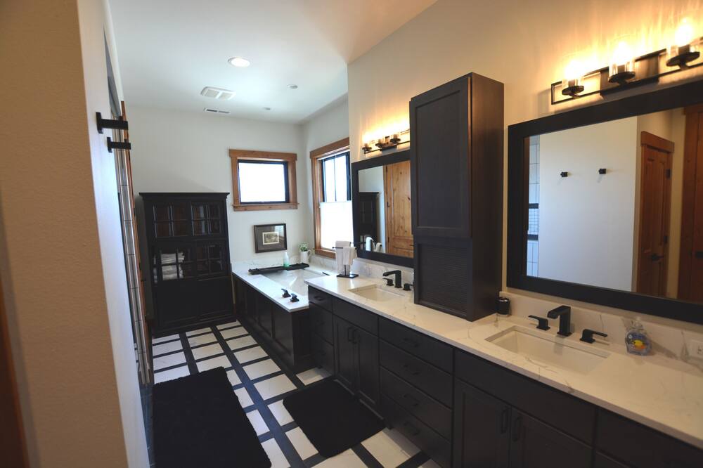 Photo of Bathroom in Manson
