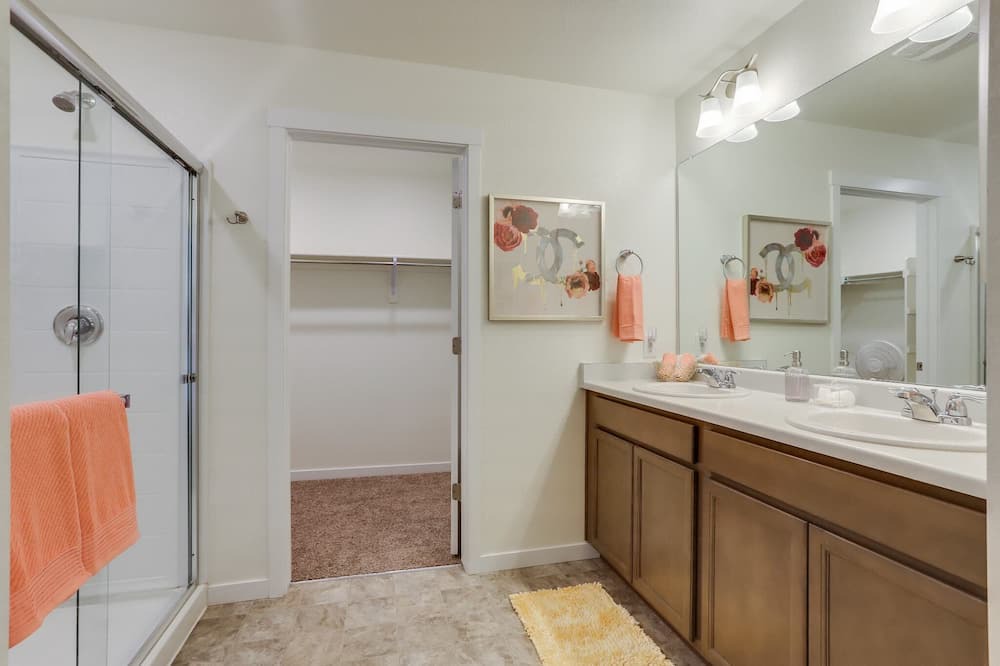 Photo of Bathroom in Bennett