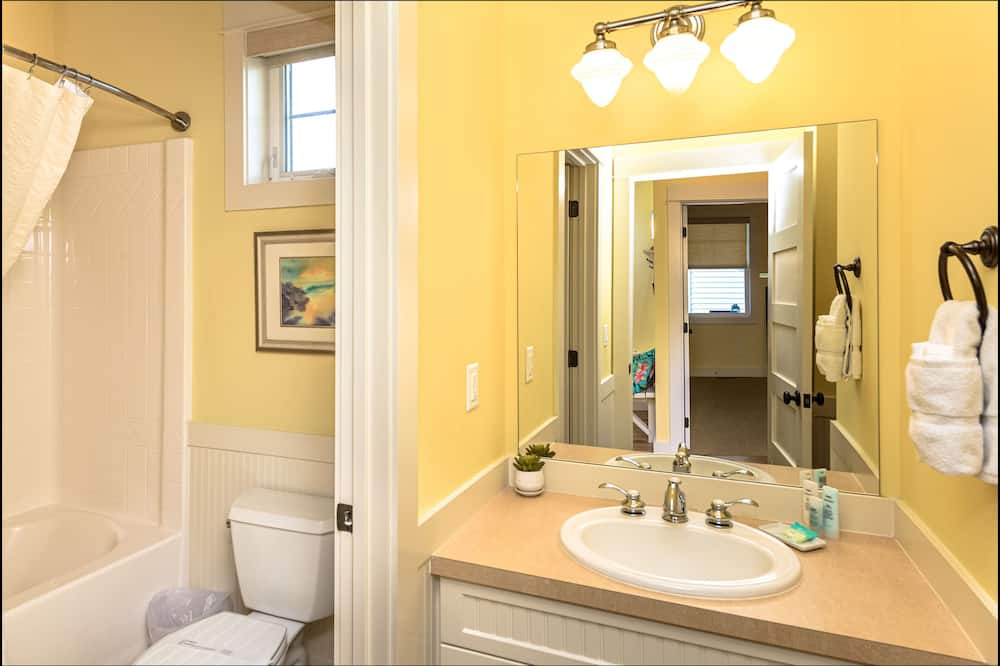 Photo of Bathroom in Oroville