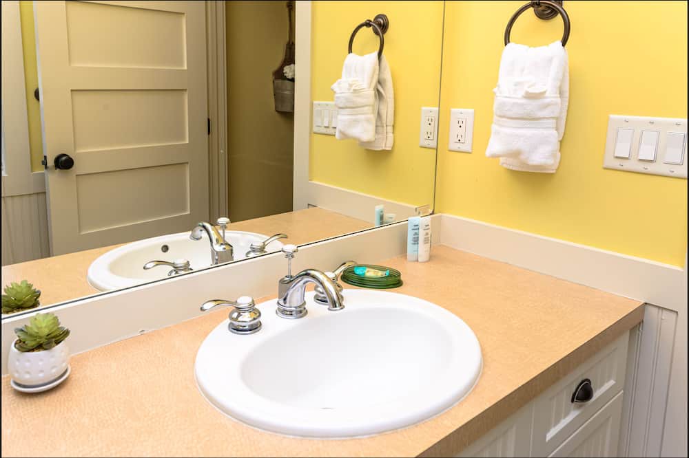 Photo of Bathroom in Oroville