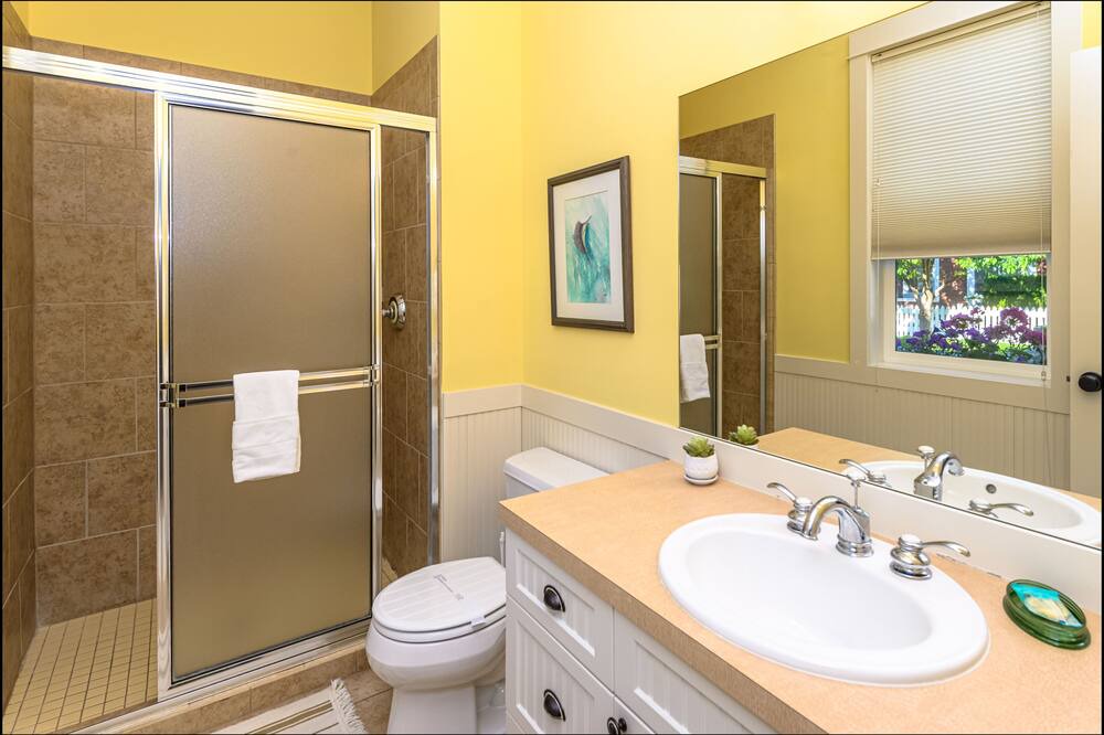 Photo of Bathroom in Oroville