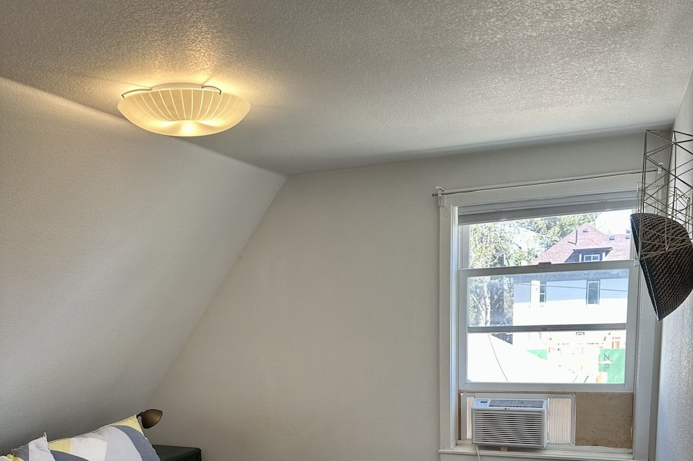 Photo of Bedroom in Jefferson Park