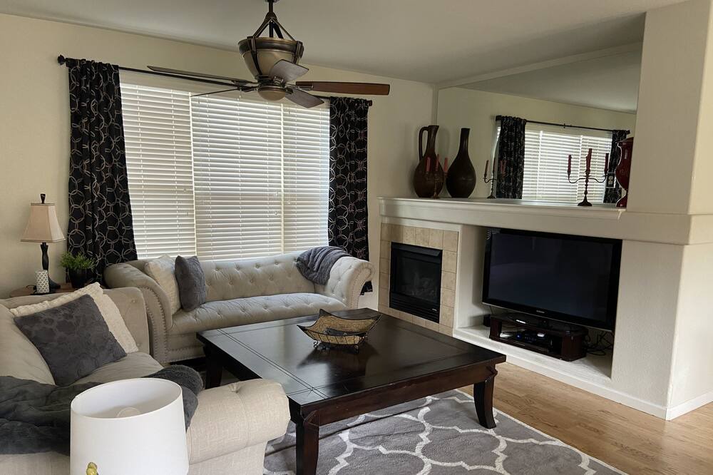 Photo of Livingroom in Broomfield