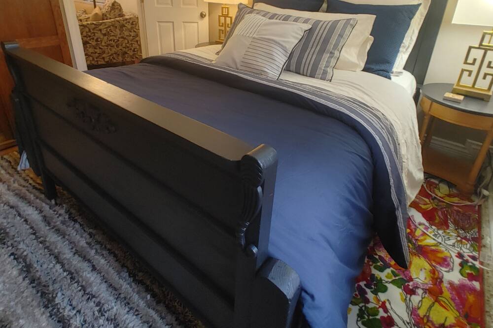 Photo of Bedroom in Seattle Metro Area