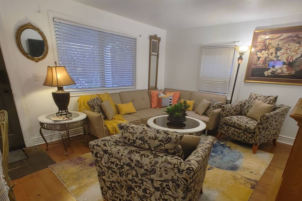 Photo of Livingroom in Seattle Metro Area