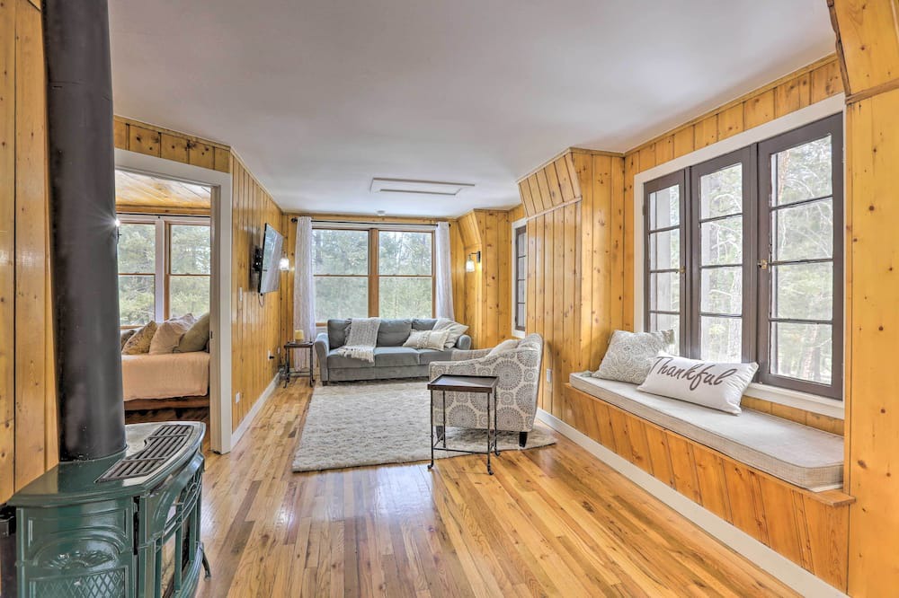 Photo of Bedroom in Evergreen Meadows