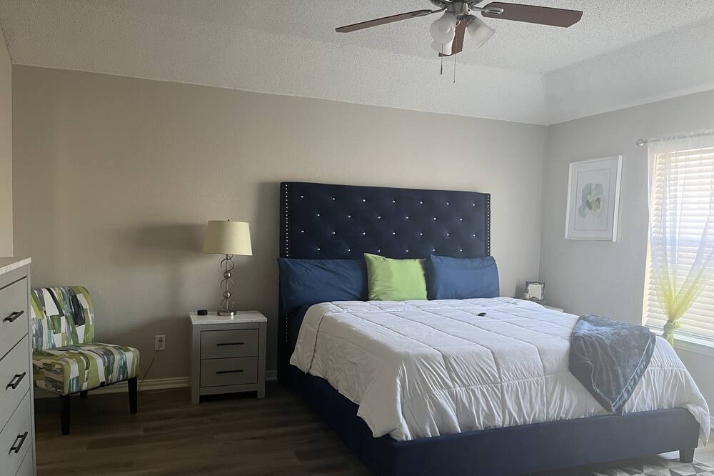 Photo of Bedroom in Southwest Arlington