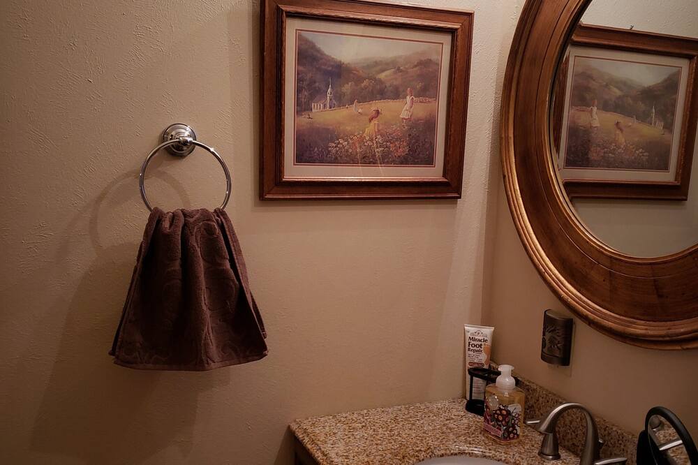 Photo of Bathroom in Oscar