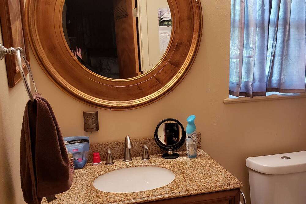 Photo of Bathroom in Oscar