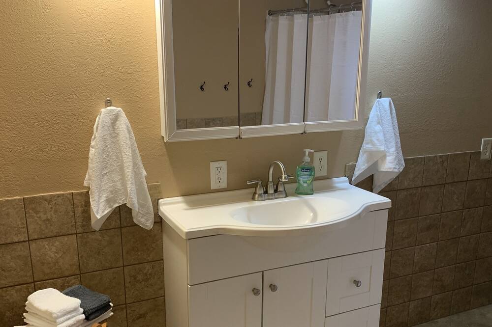 Photo of Bathroom in Glendo