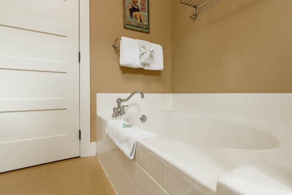 Photo of Bathroom in Oroville