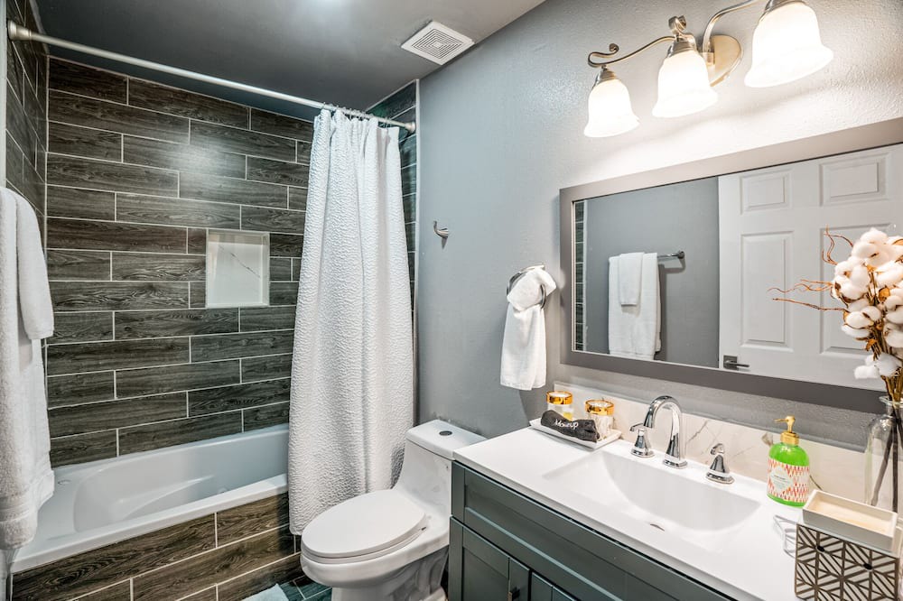 Photo of Bathroom in Uptown