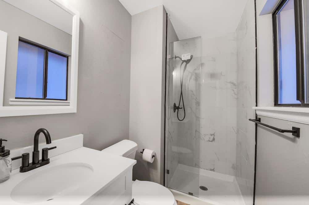 Photo of Bathroom in Doubleheader