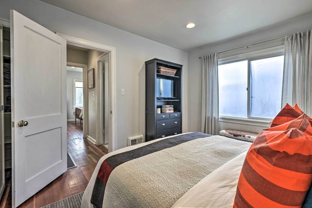 Photo of Bedroom in North Delridge