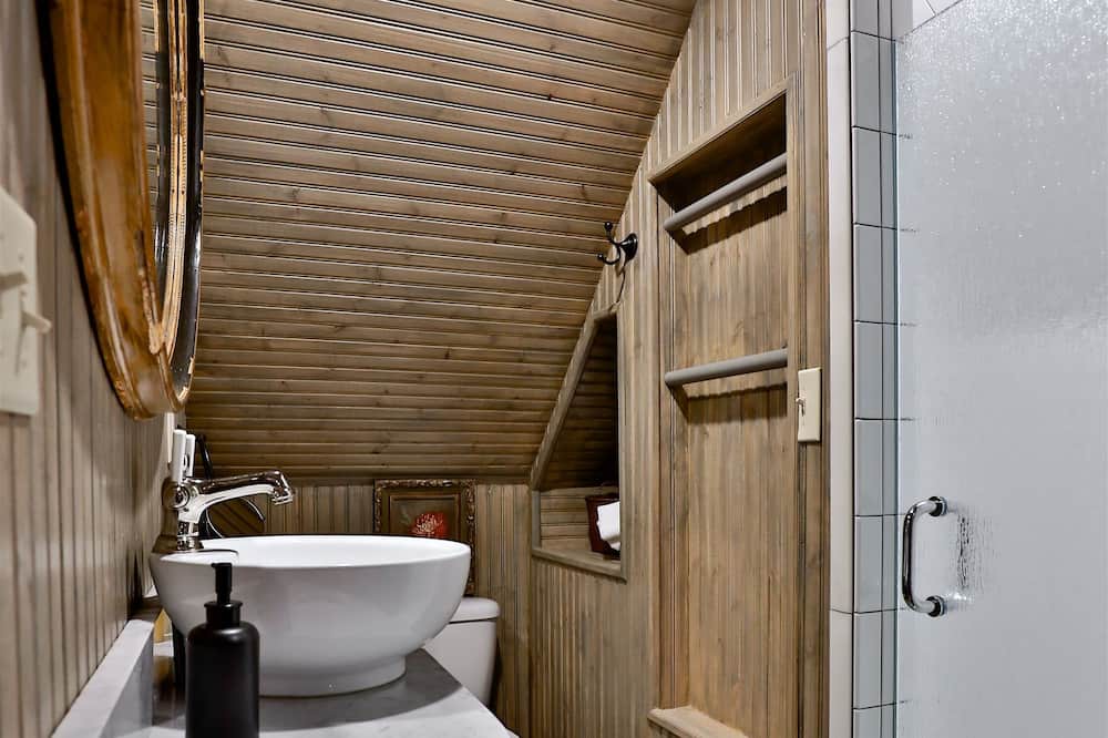 Photo of Bathroom in Sayles Blvd. Area