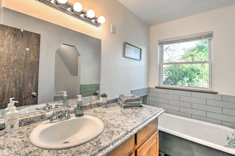 Photo of Bathroom in Brownwood