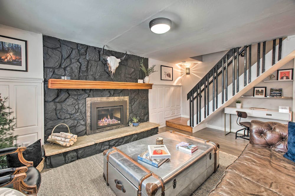 Photo of Livingroom in Evergreen