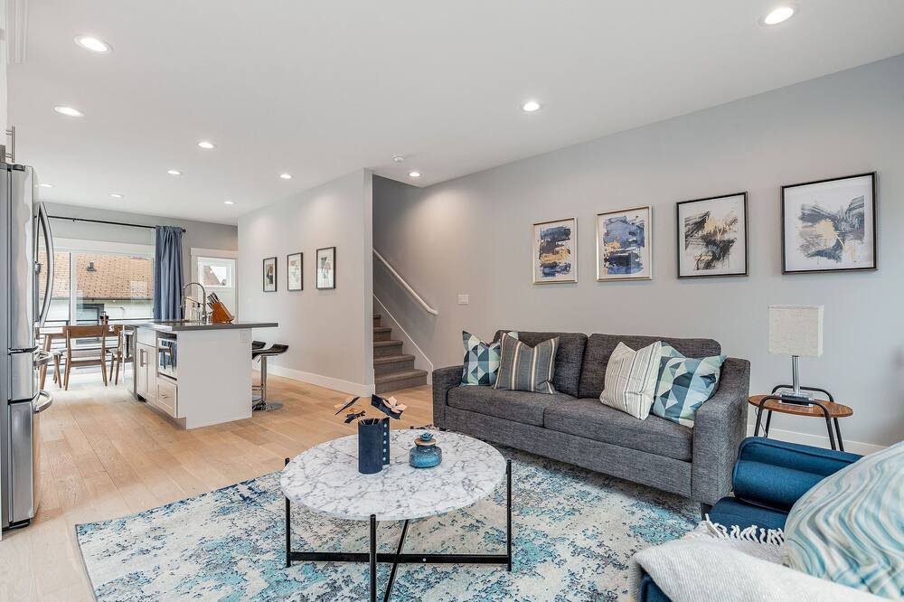Photo of Livingroom in North Beacon Hill