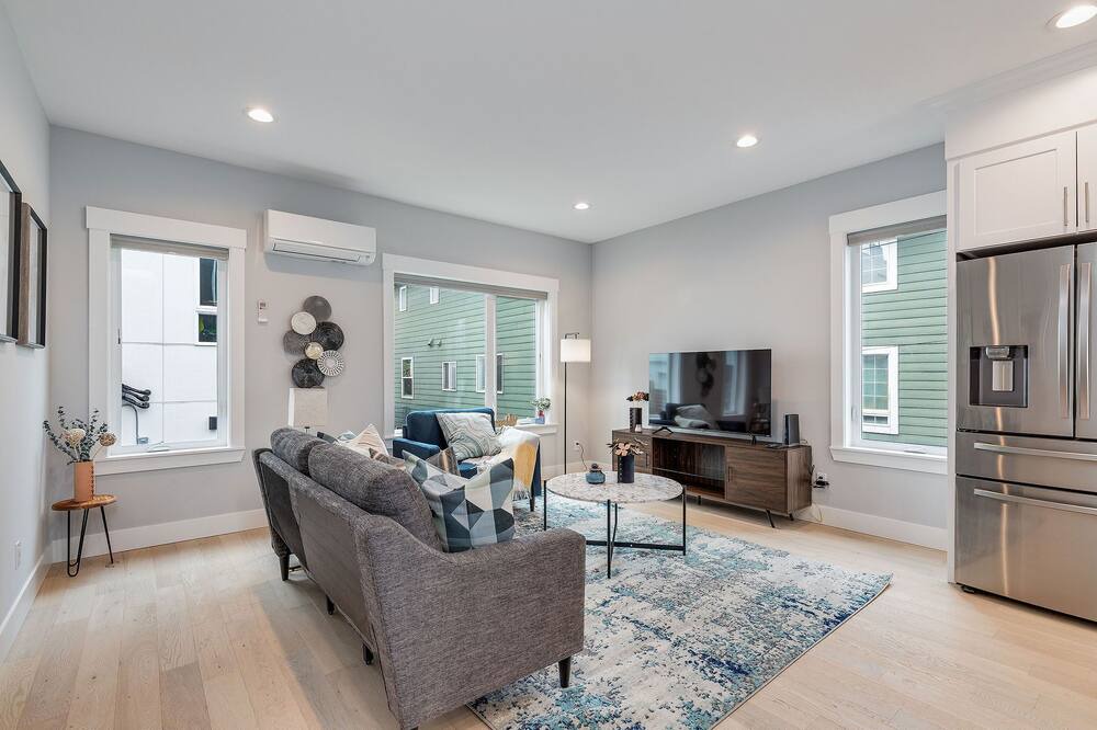 Photo of Livingroom in North Beacon Hill
