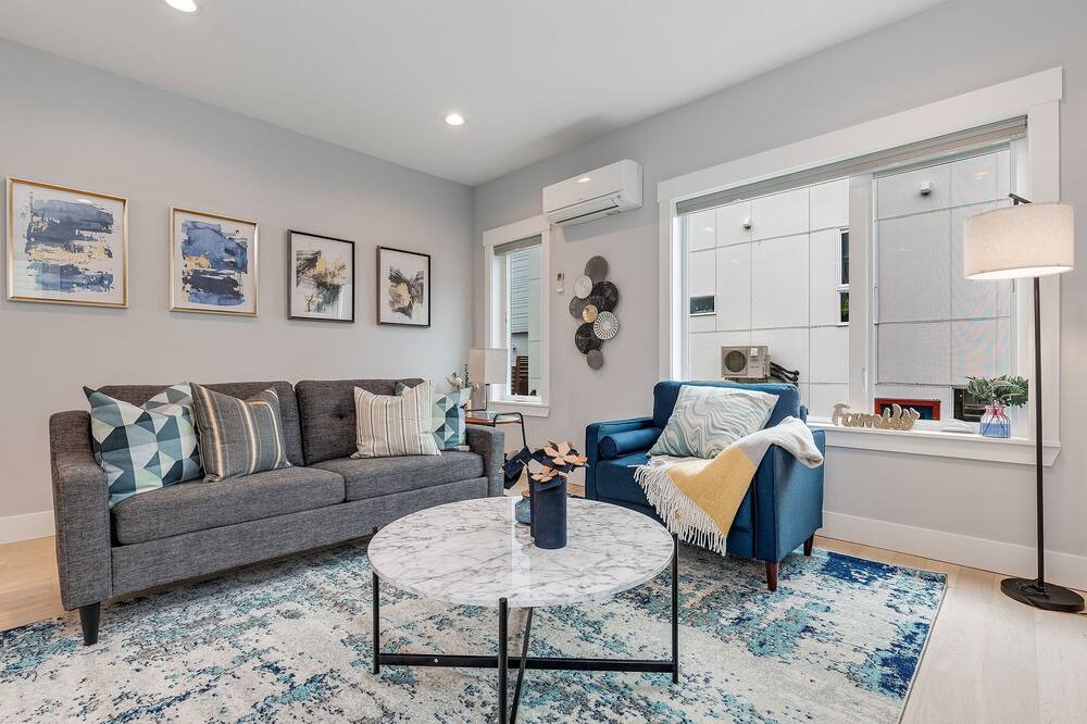 Photo of Livingroom in North Beacon Hill