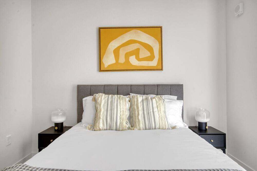 Photo of Bedroom in Five Points