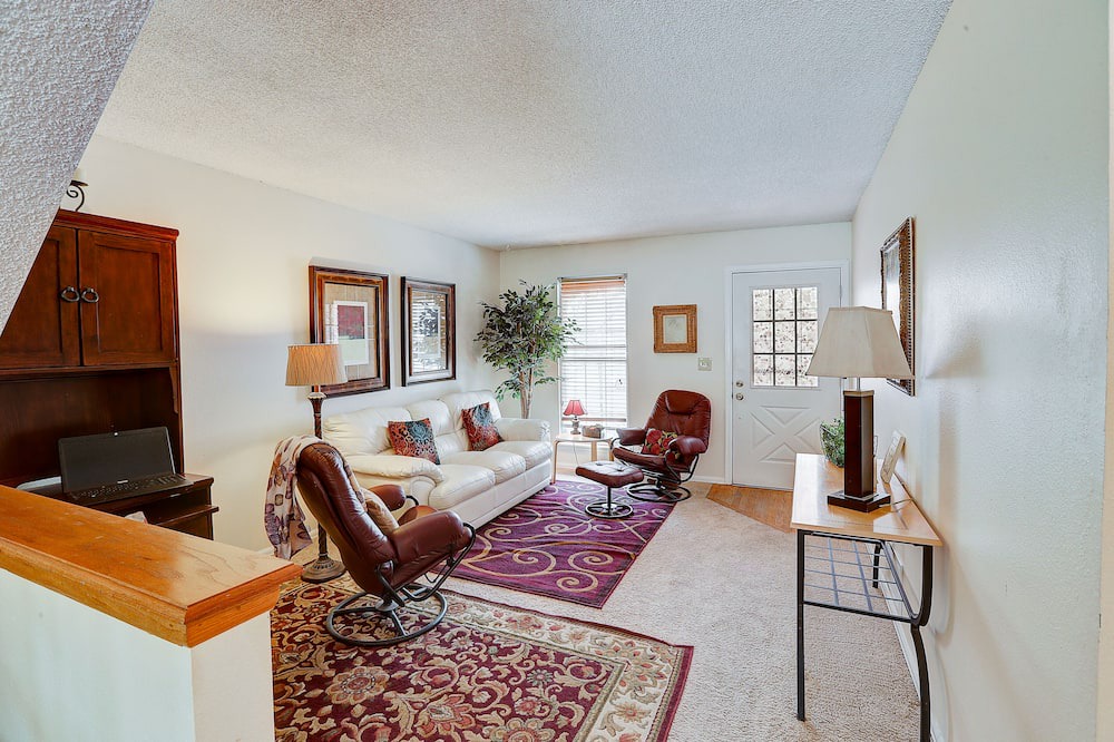 Photo of Livingroom in Walnut Grove