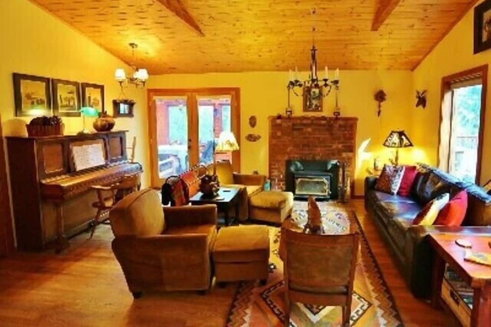 Photo of Bedroom in Quilcene